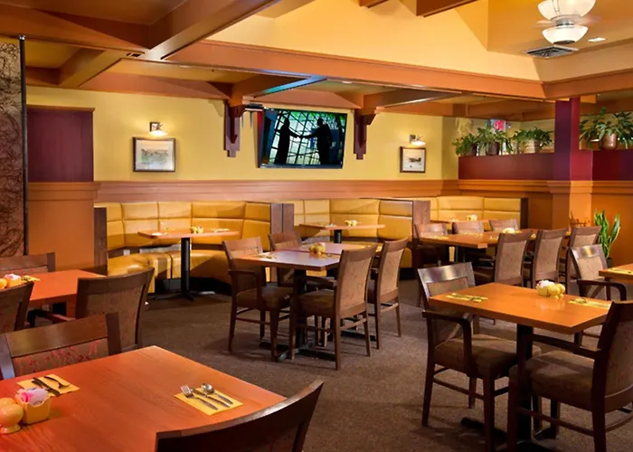 Coast Inn At Lake Hood