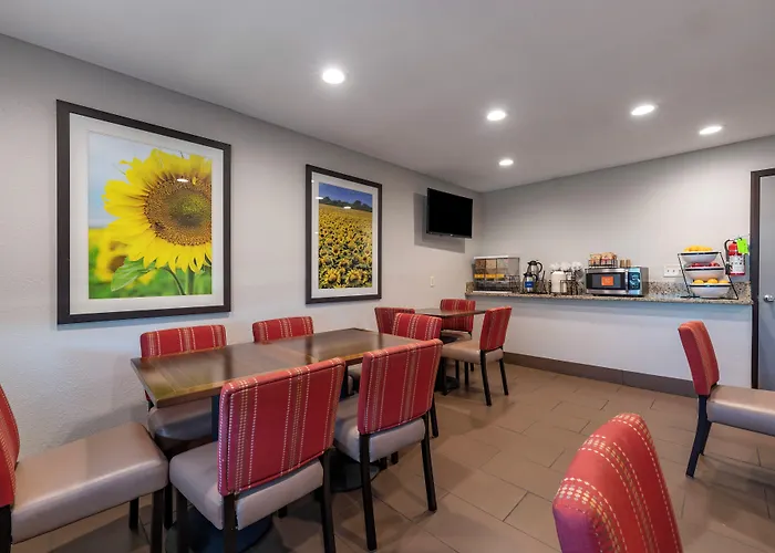 Comfort Inn & Suites Hays I-70