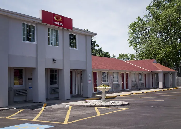 Econo Lodge Inn & Suites Sandusky South