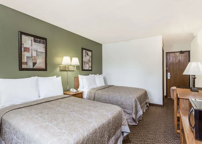 Super 8 By Wyndham Hampton