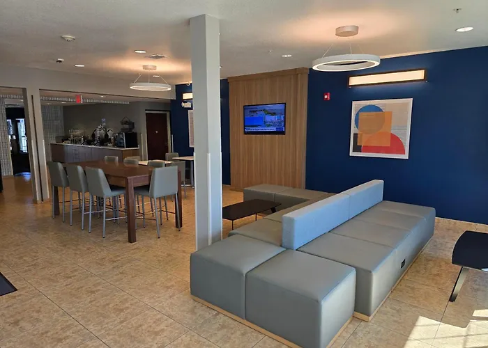 Microtel Inn & Suites By Wyndham Bluffs