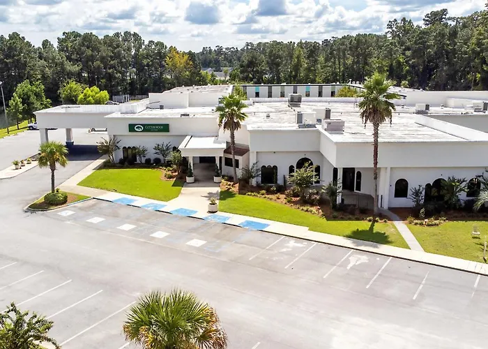 Cottonwood Suites Savannah Hotel & Conference Center