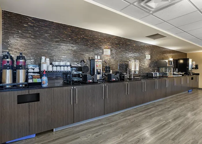 Best Western Plus Airport Inn & Suites