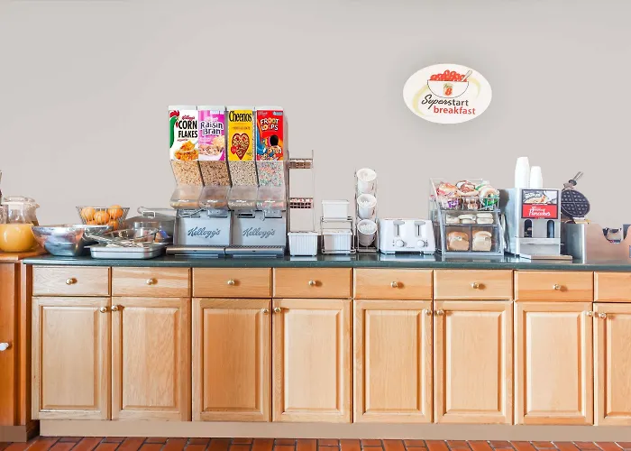 Super 8 By Wyndham Sudbury On