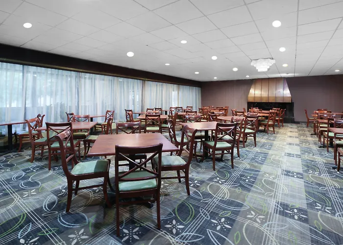 Days Inn By Wyndham Plattsburgh