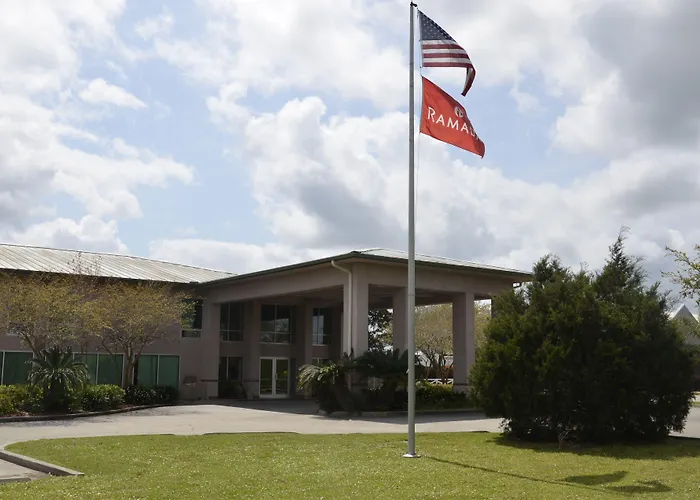 Ramada By Wyndham Luling Kenner South