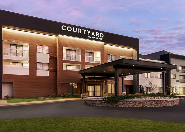 Courtyard Tupelo