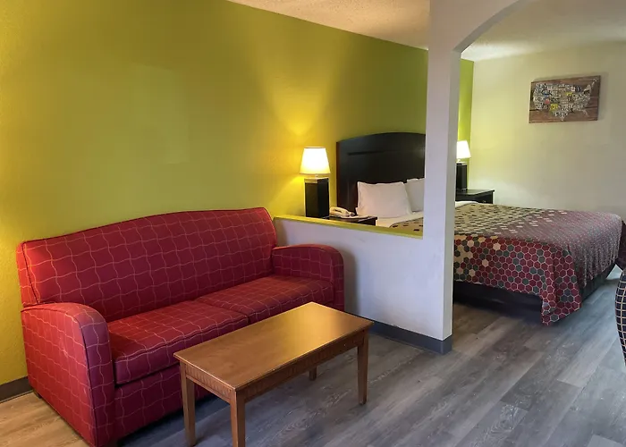 Econo Lodge Inn & Suites Sweetwater I-20