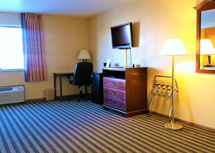 Super 8 By Wyndham Iowa Falls