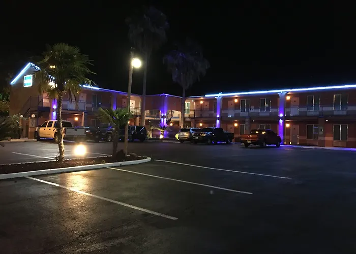 Econo Lodge Inn & Suites Near Lackland Afb