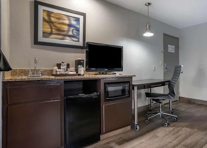 Best Western Carlton Suites