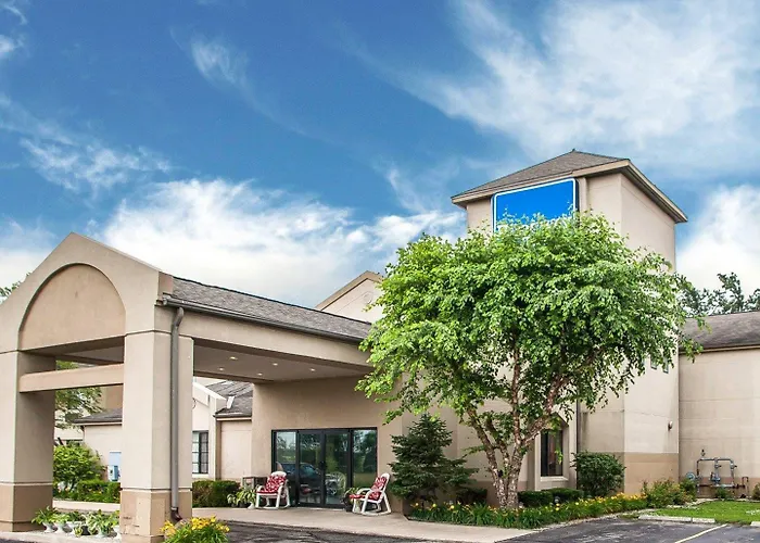 Baymont Inn & Suites By Wyndham Mukwonago