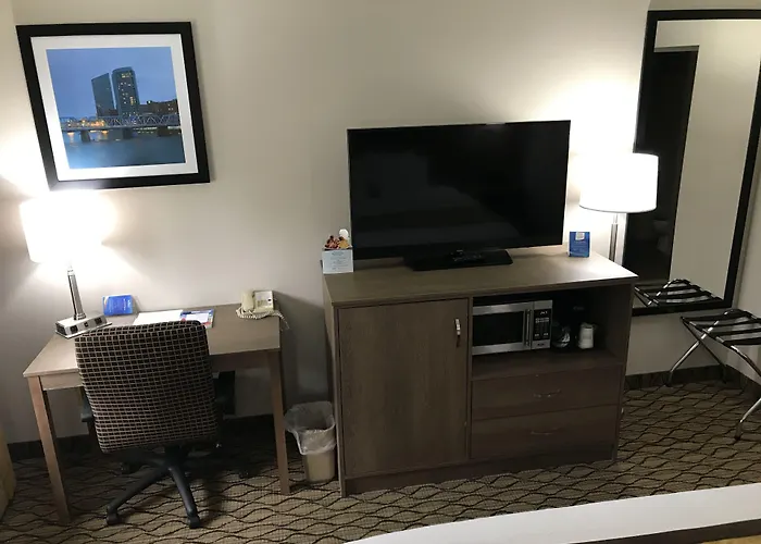 Baymont By Wyndham Grand Rapids Airport