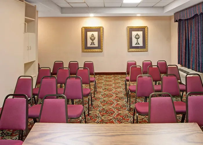Ramada By Wyndham Pearl/Jackson Airport