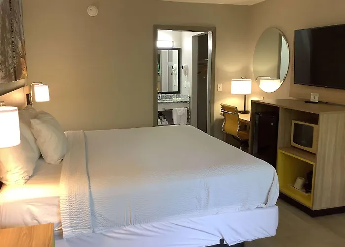 Days Inn By Wyndham Kingdom City