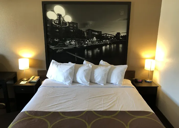 Super 8 By Wyndham Fernley