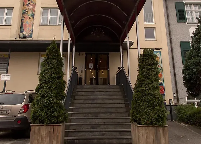 Central Hotel Loewen