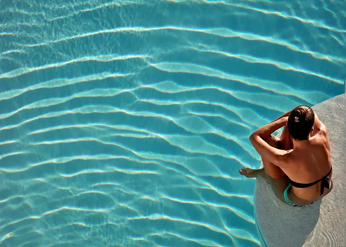 Kouros Hotel & Suites