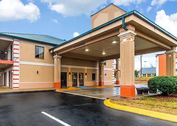 Quality Inn & Suites Dickson