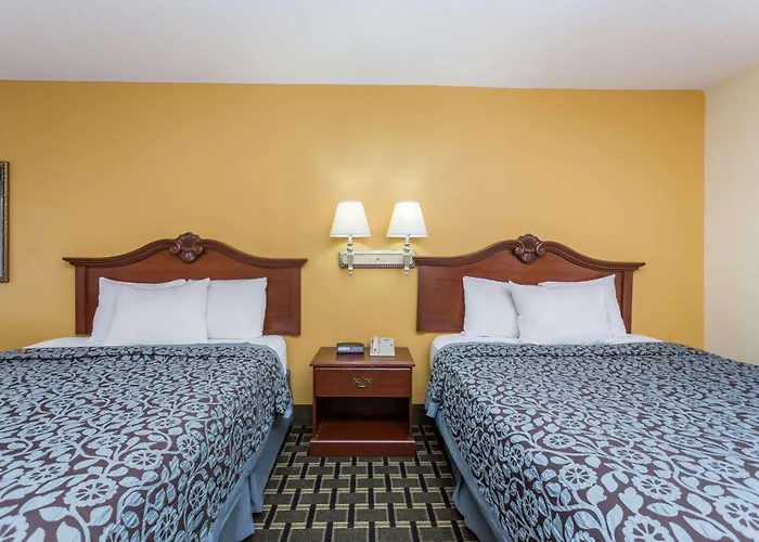 Days Inn & Suites By Wyndham Warner Robins Near Robins Afb