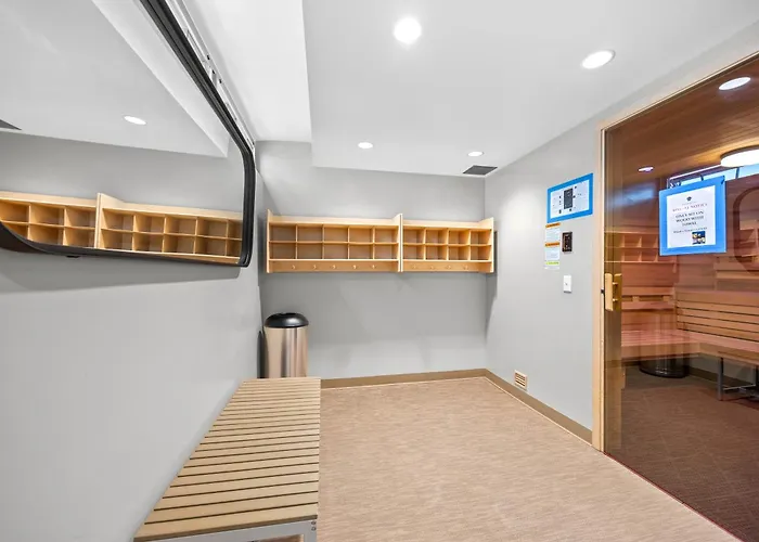 Breezy Waikiki Condo With Balcony & Beach Access