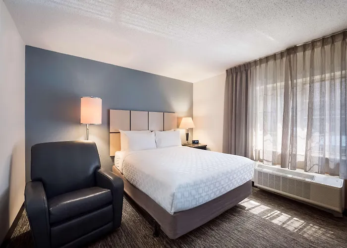 Sonesta Simply Suites Detroit Warren