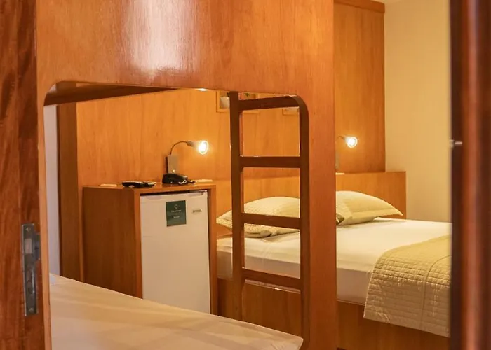 Mako'S Hotel