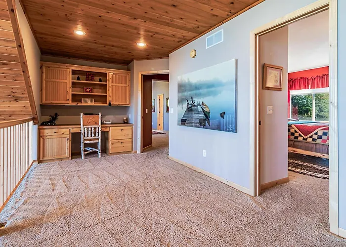 Spacious Leech Lake Home On 2 Private Acres, 200' Of Lake Shore 15 Minutes To Walker With Boat Lift, Dock, Swimming, Fire Pit