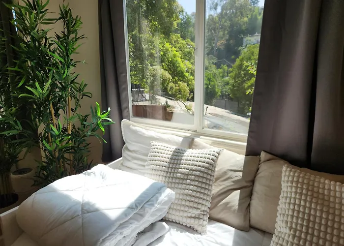 Hollywood Hills Hideout Apartment!