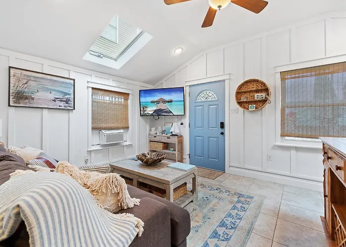 Margate Home With Large Outdoor Kitchen