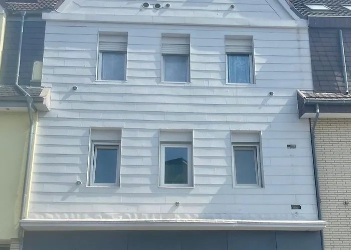 Modernes, zentrales Apartment in Troisdorf, Region Köln Bonn, 3 Etage, maximal für 4 Personen, Parkplatz&Netflix inklusive