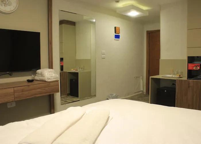 Azmal Hotel & Suites