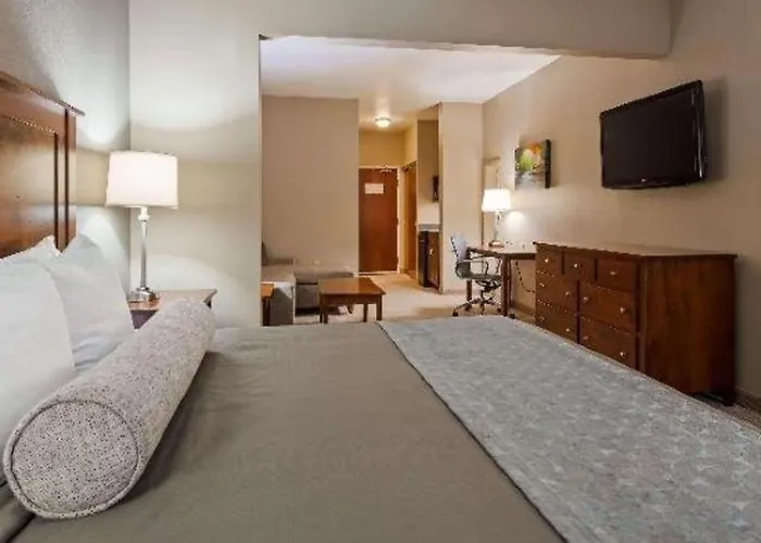 Green Mill Village Hotel & Suites, BW Signature Collection