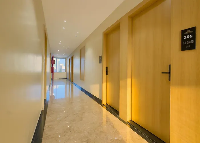 Travinities Hotel Avni Palace
