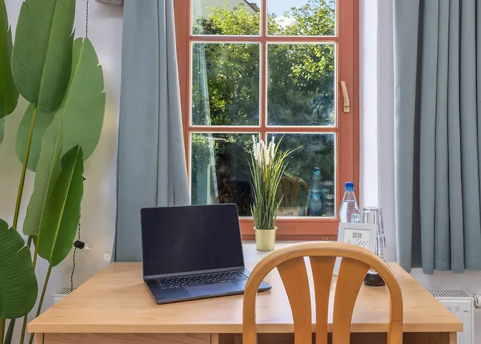 Ruhiges Zimmer mit Gartenblick&Schreibtisch