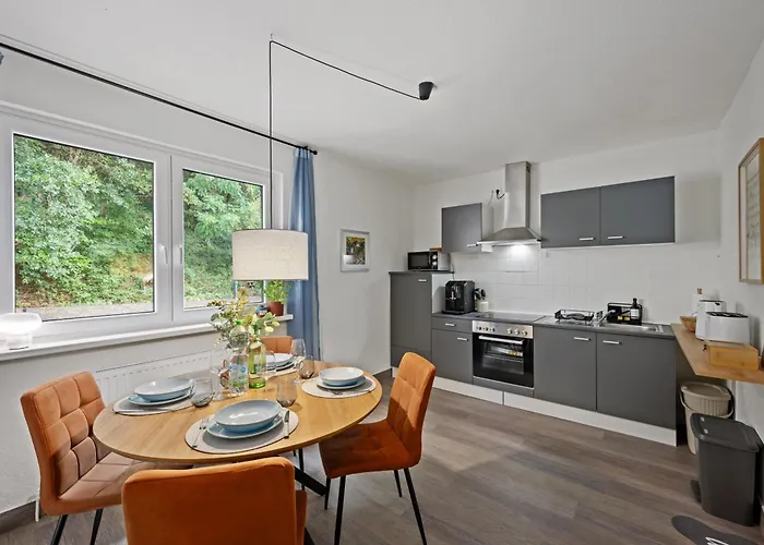 MAISUITES Sperling - Zentrale Ferienwohnung mit Boxspringbett, Kaffeevollautomat, WLAN&seitlichem Seeblick