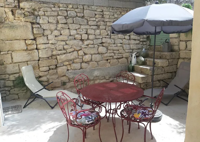 A Fleur De Rue, Calme, Proximite Et Fraicheur