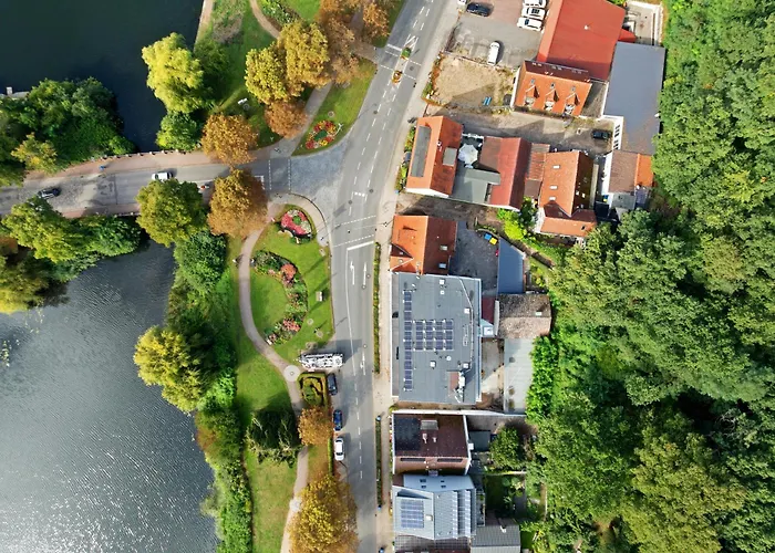 MAISUITES Eisvogel - Zentrale Luxuswohnung mit direktem Seeblick I Bis 4 Personen I Premiumküche I Boxspringbett I Kaffeevollautomat I Parkplatz I Barrierearm&Aufzug
