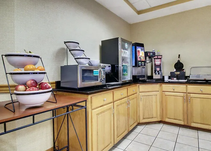 Columbia Inn & Suites