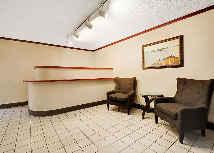 Super 8 By Wyndham Kenmore/Buffalo/Niagara Falls Area