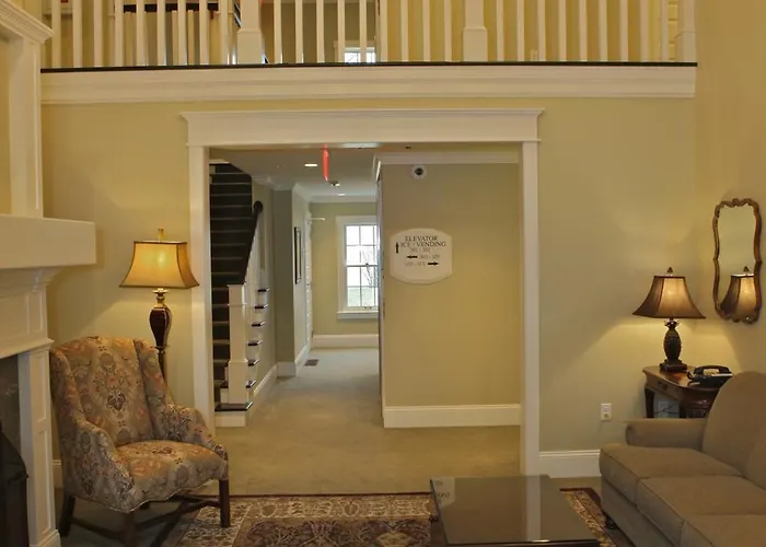 Publick House Historic Inn And Country Motor Lodge
