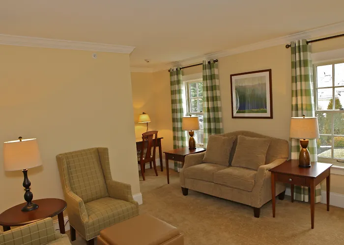Publick House Historic Inn And Country Motor Lodge
