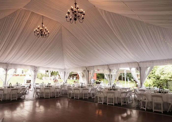 Publick House Historic Inn And Country Motor Lodge