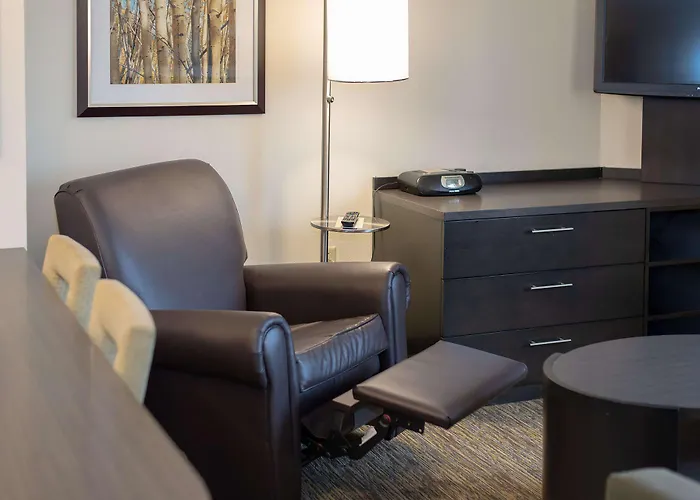 Sonesta Simply Suites Naperville Warrenville