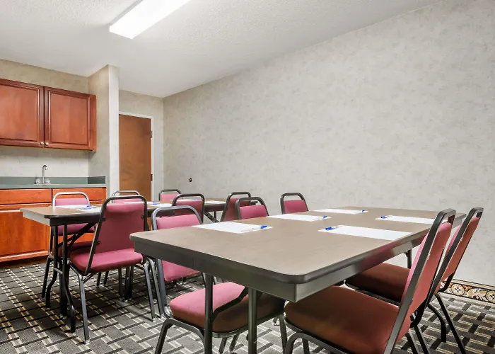 Days Inn By Wyndham Norton