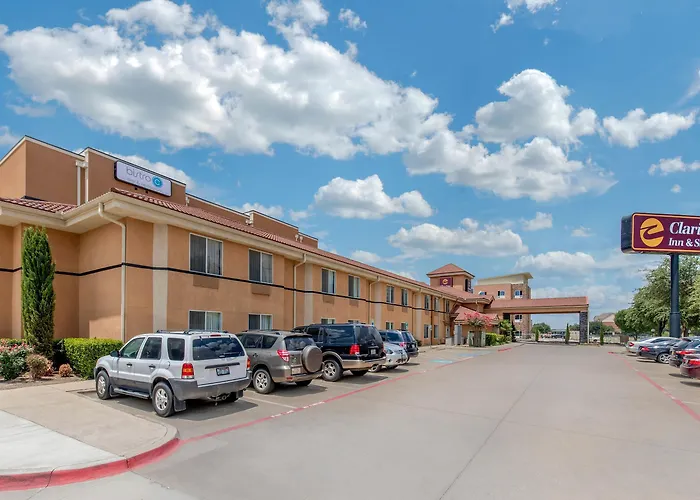 Clarion Inn & Suites Dfw North