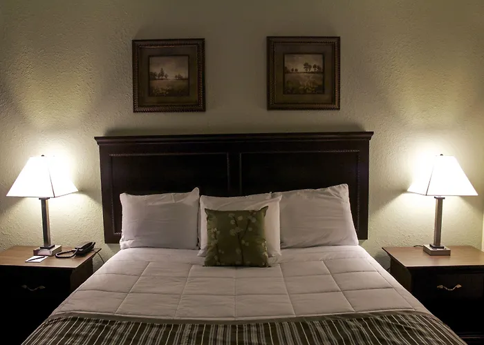 Grand View Inn & Suites
