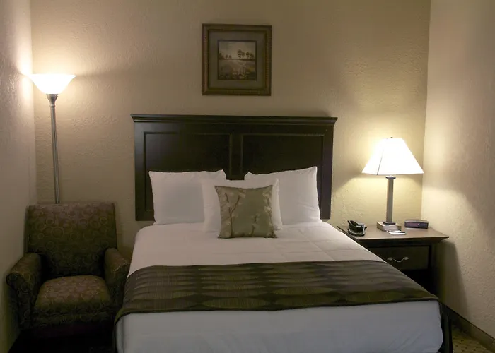 Grand View Inn & Suites