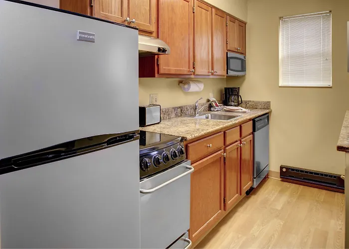 Birch Hills Suites - Blue Ash