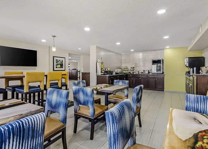 Clarion Pointe Staunton East